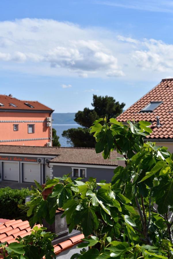 Apartment Crikvenica Car Exterior foto